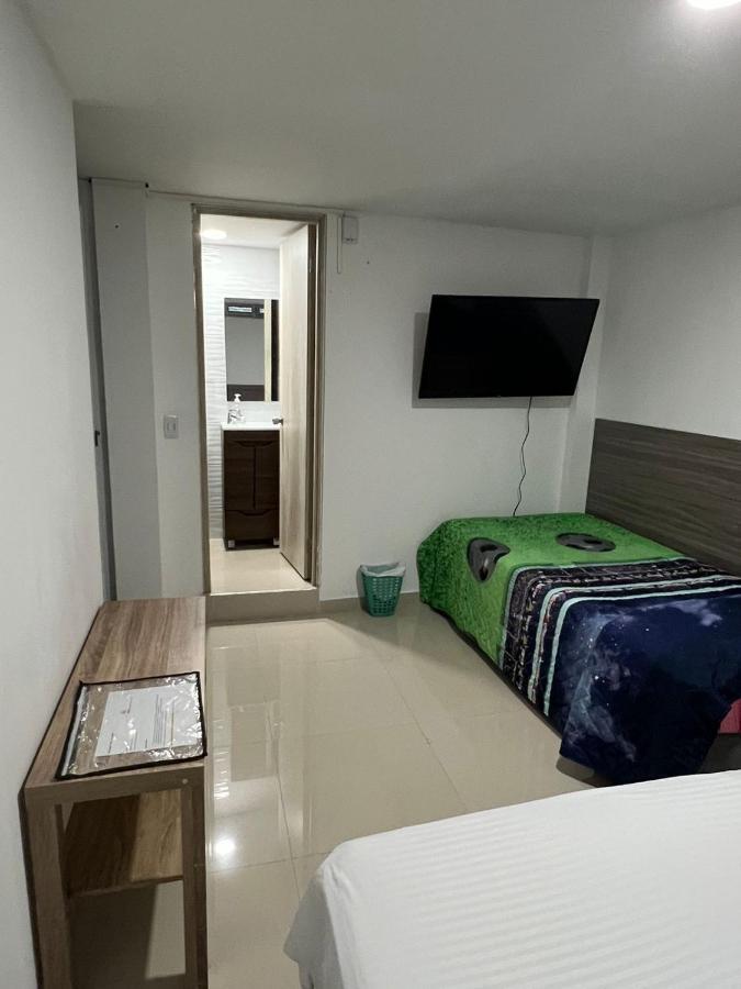 מלון Edificio Niza80 Ibague, Acceso Digital Cerca Parque Deportivo מראה חיצוני תמונה
