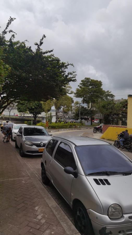 מלון Edificio Niza80 Ibague, Acceso Digital Cerca Parque Deportivo מראה חיצוני תמונה