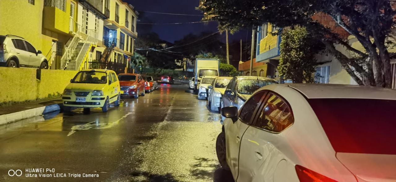 מלון Edificio Niza80 Ibague, Acceso Digital Cerca Parque Deportivo מראה חיצוני תמונה