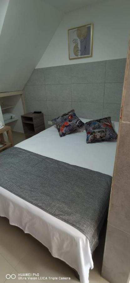 מלון Edificio Niza80 Ibague, Acceso Digital Cerca Parque Deportivo מראה חיצוני תמונה